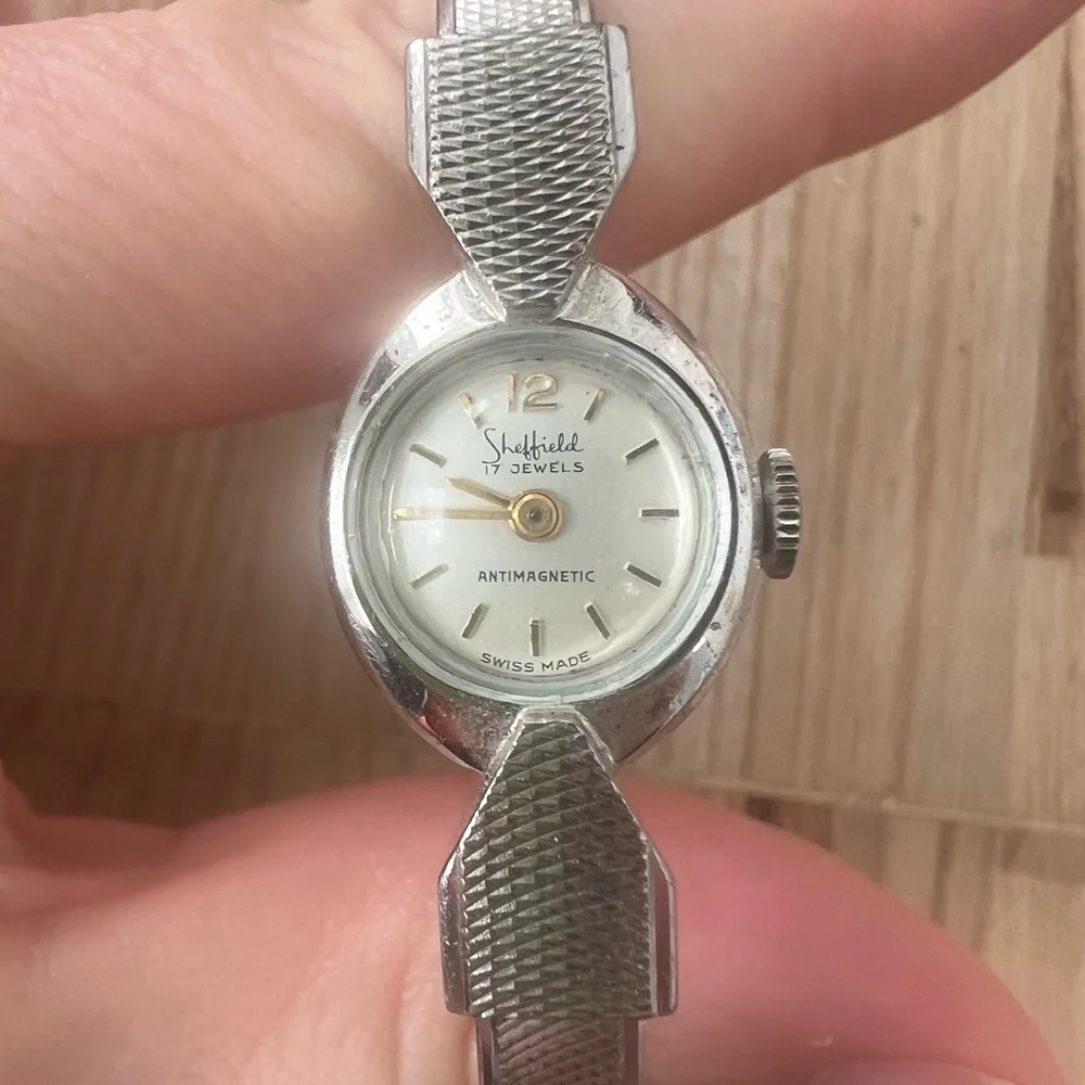 Vintage Sheffield ladies silver tone hinged cuff bracelet mechanical watch